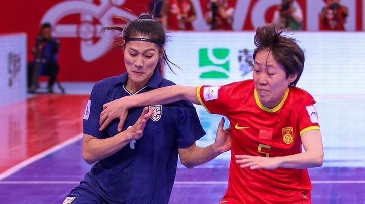 Thái Lan lội ngược dòng trước Trung Quốc.