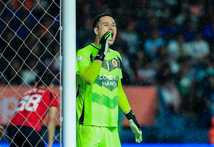 Thủ môn Nguyễn Filip ngày càng cải thiện việc trao đổi thông tin, chỉ huy hàng thủ ở CAHN