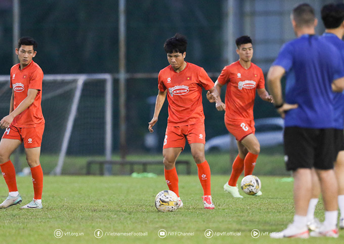Cầu thủ ĐT Việt Nam có buổi đầu tiên rèn luyện tại Malaysia - Ảnh: VFF