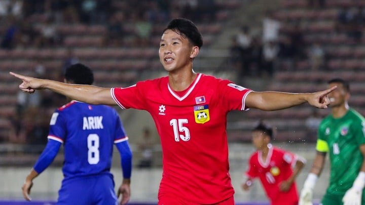 Damoth Thongkhamsavath tỏa sáng trong màu áo tuyển Lào.