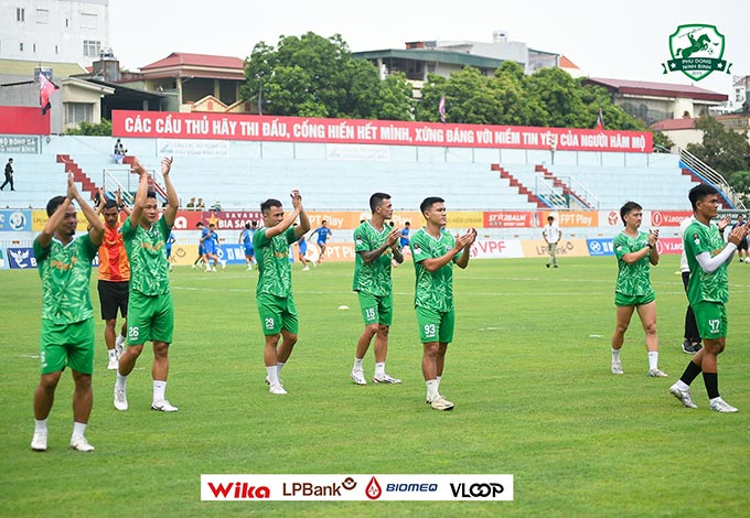 Ninh Bình đã có trận đấu ấn tượng trước Bình Phước trong ngày nhận cúp vô địch
